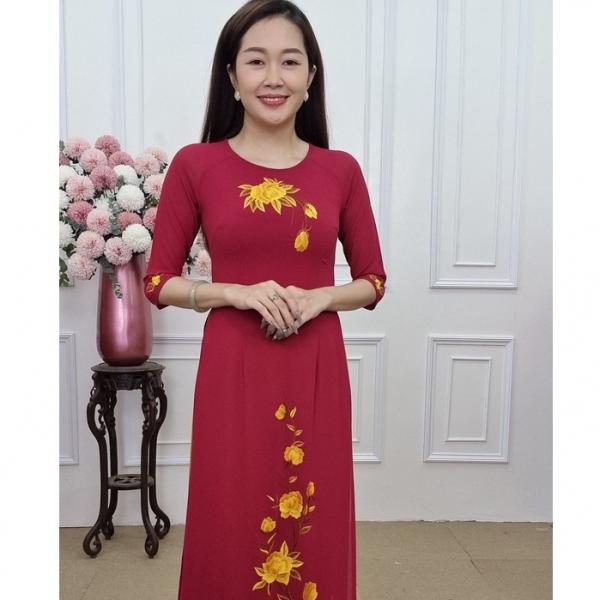 T178 chiffon đỏ đô  cổ tròn thêu hoa hồng vàng (KHÔNG GỒM QUẦN)